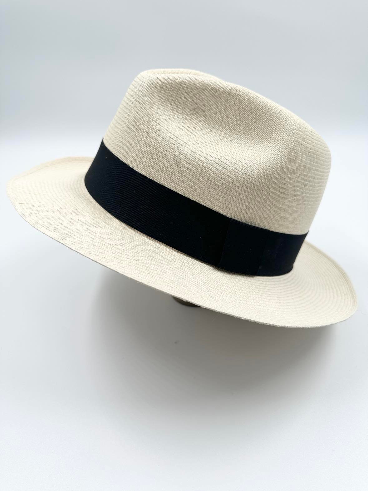 Ægte Montecristi Fedora Panama Hat med en kvalitet på 21-22 fletninger pr. inch - håndflettede i Ecuador og unikke hver og en